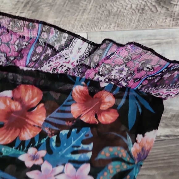 Beautiful cover up - Picture 4 of 5